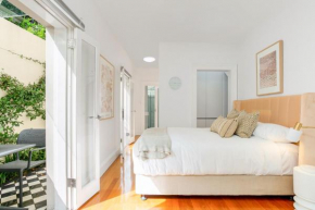 Cosy Inner West Studio with Courtyard, Sydney